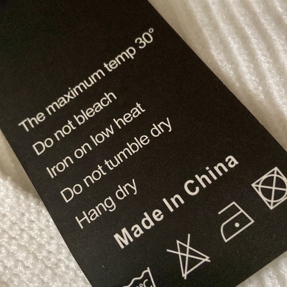 Landroiy white v neck soft sweater - Picture 15 of 15